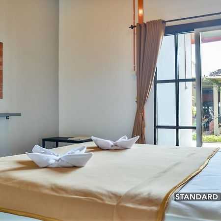 Ndalem Sorogenen Guesthouse Джокьякарта Экстерьер фото