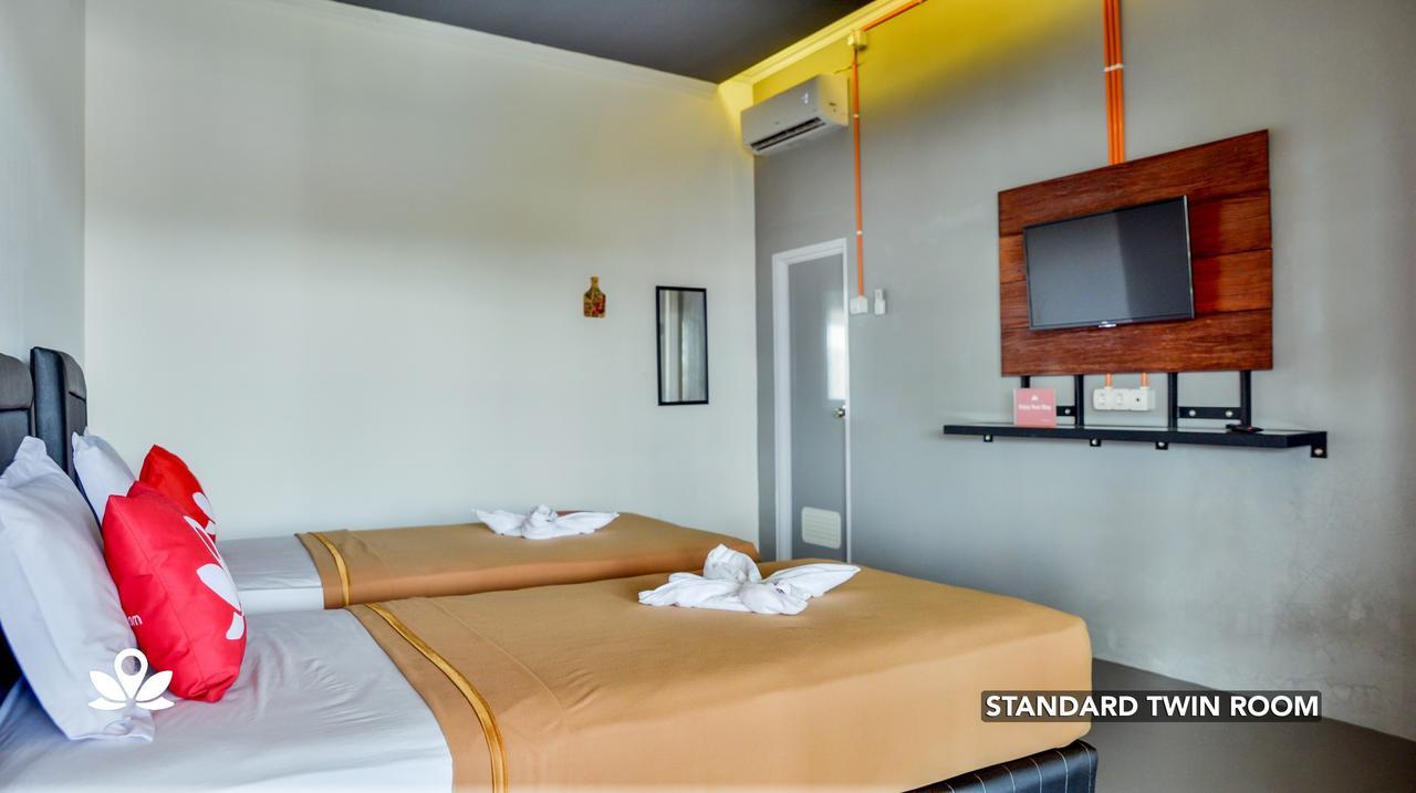 Ndalem Sorogenen Guesthouse Джокьякарта Экстерьер фото