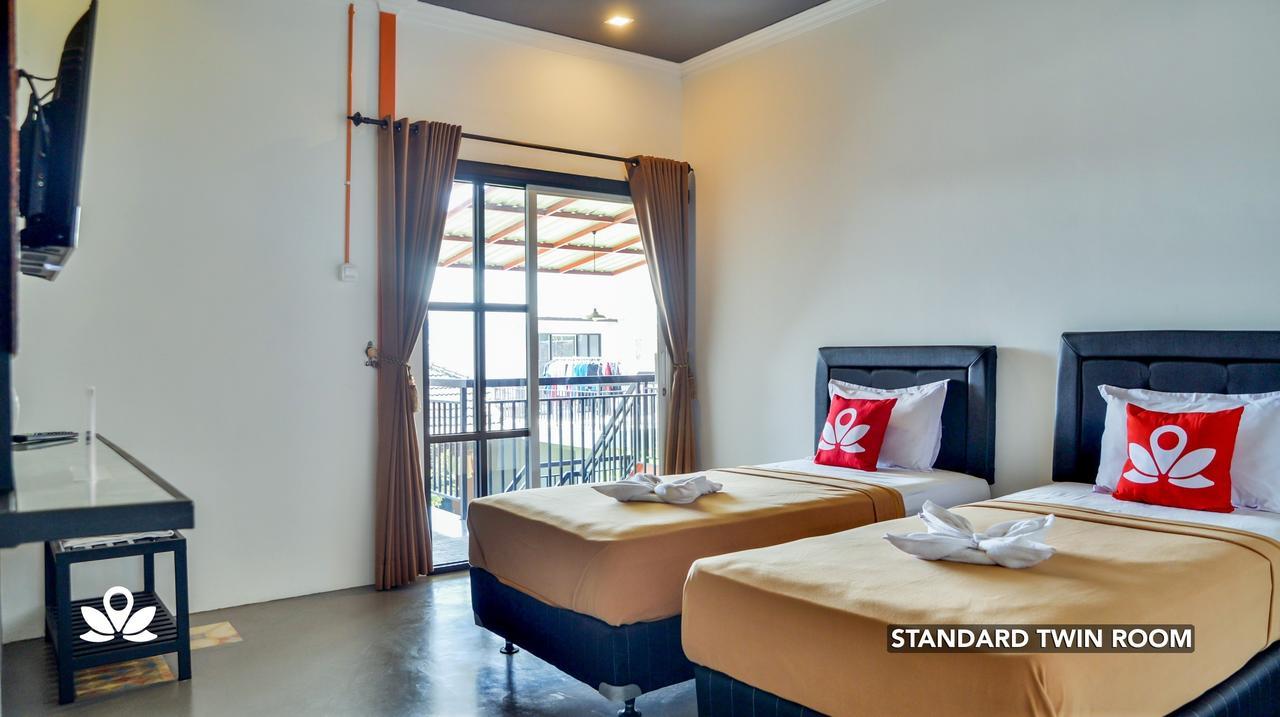 Ndalem Sorogenen Guesthouse Джокьякарта Экстерьер фото