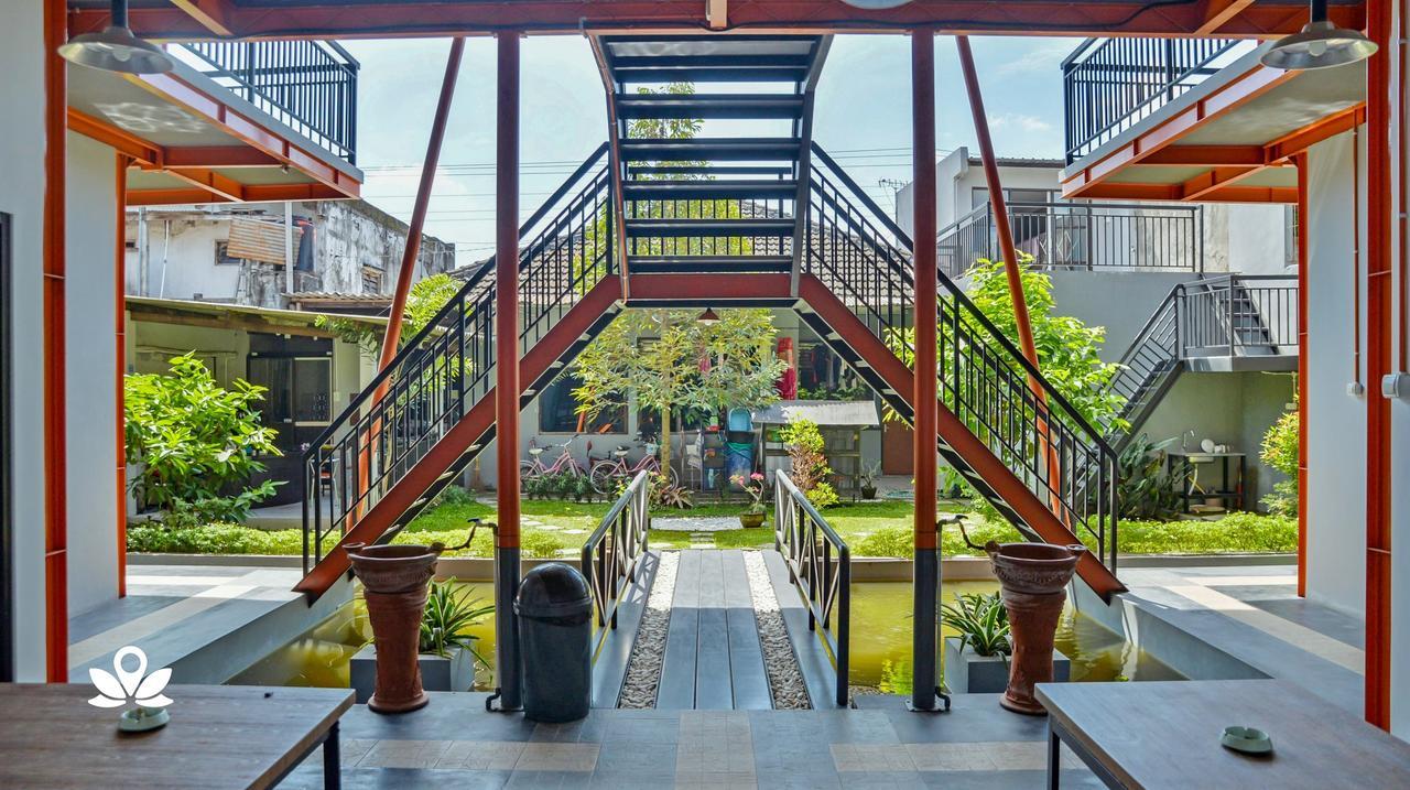 Ndalem Sorogenen Guesthouse Джокьякарта Экстерьер фото