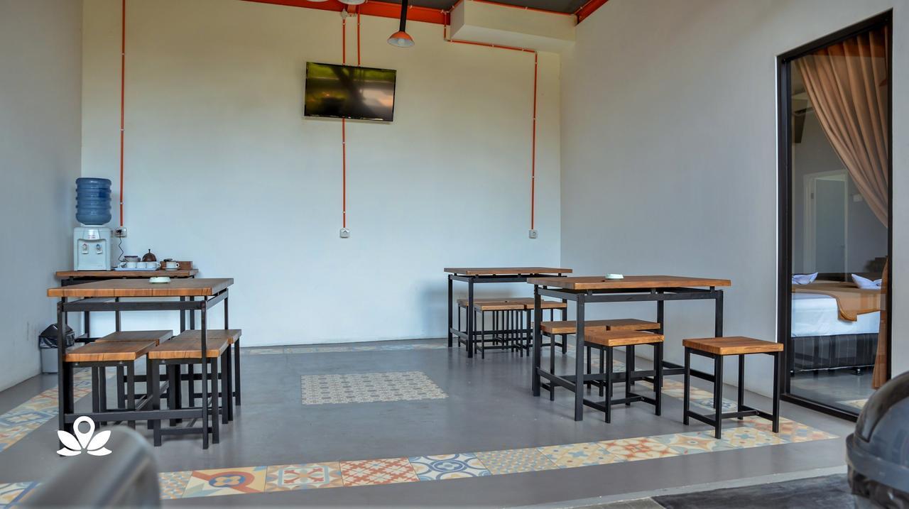 Ndalem Sorogenen Guesthouse Джокьякарта Экстерьер фото
