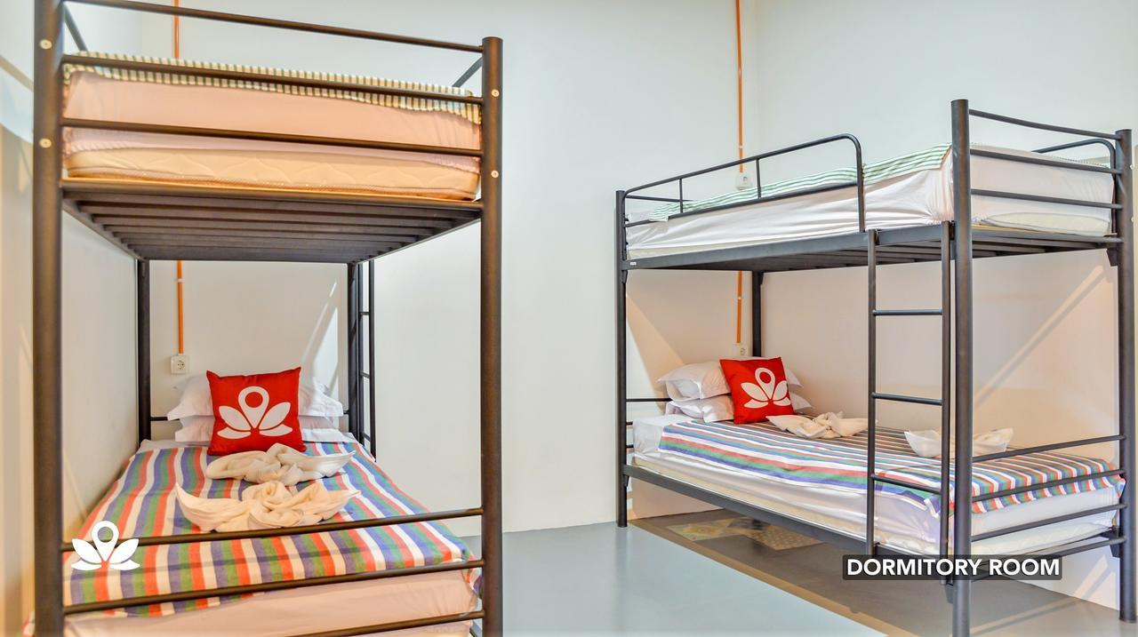 Ndalem Sorogenen Guesthouse Джокьякарта Экстерьер фото