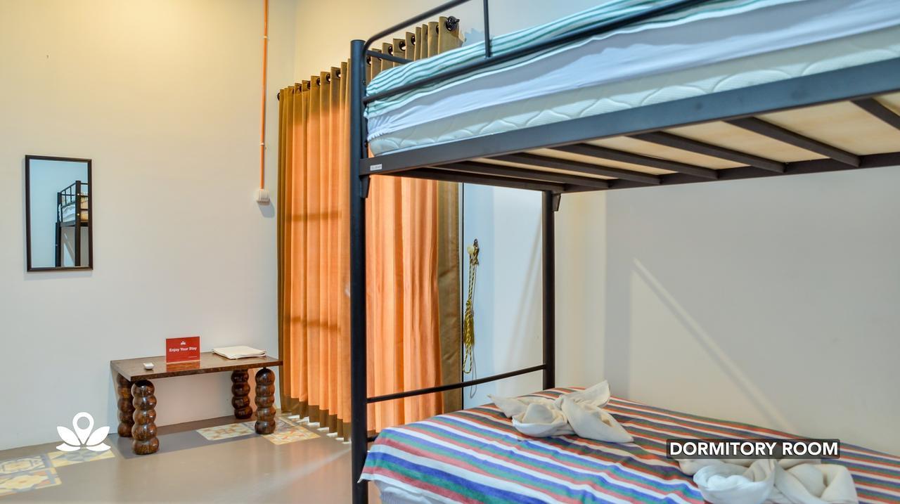 Ndalem Sorogenen Guesthouse Джокьякарта Экстерьер фото